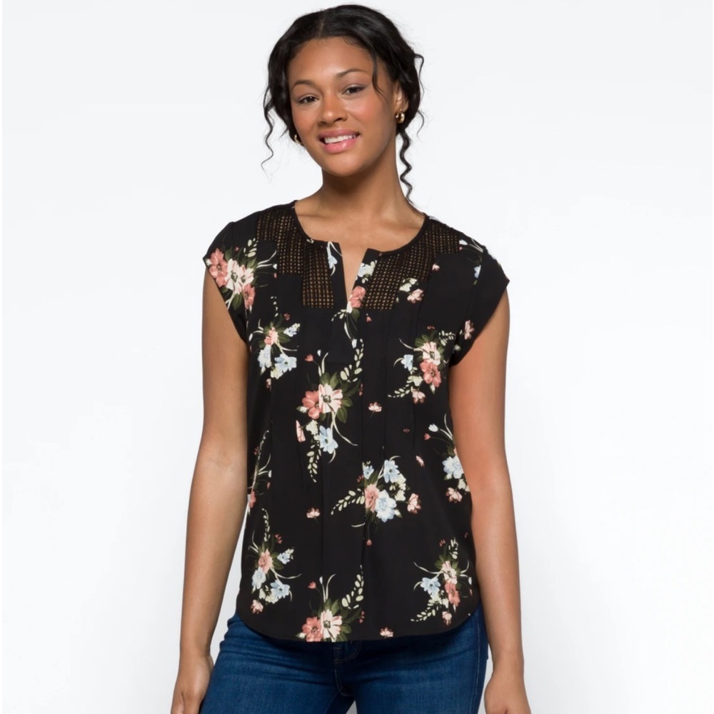 New DANIEL RAINN
Estefany Lace Detail‎ Split Neck Blouse